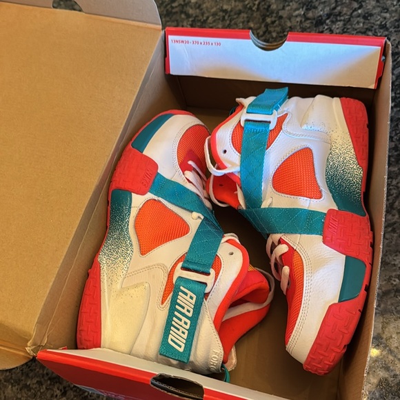 Nike Air Raid Sneakers white automic mango and turbo green 652359 EUC 10.5 - Picture 16 of 16